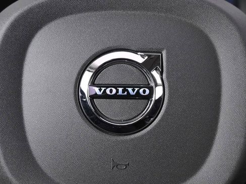 Used 2025 Volvo XC60 B5 Plus AWD/4WD image 33
