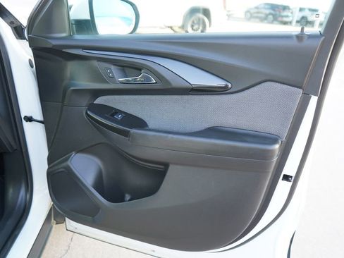 Used 2023 Chevrolet TrailBlazer LT AWD/4WD image 16