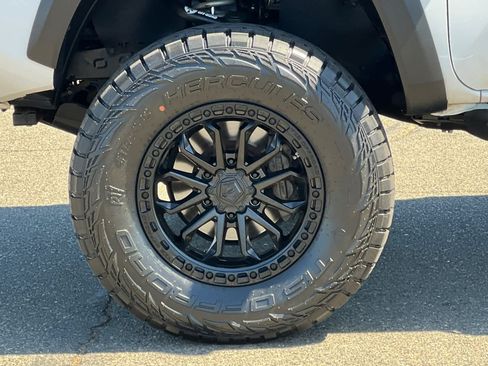 Used 2020 Toyota Tacoma TRD Off-Road w/ Technology Package RWD image 29