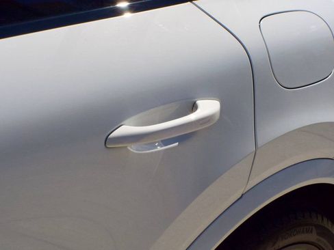 Used 2023 Porsche Cayenne Platinum Edition image 14