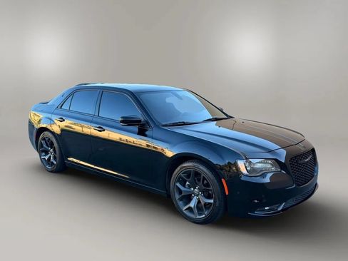 Used 2022 Chrysler 300 S RWD image 2
