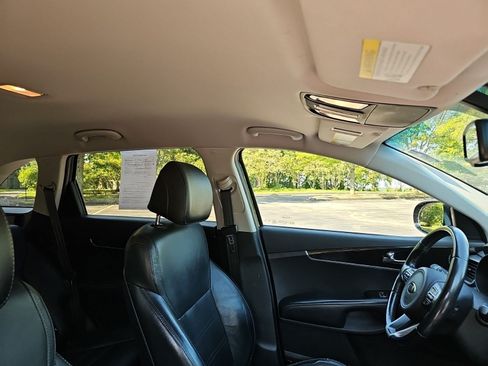 Used 2017 Kia Sorento AWD w/ LX Convenience Package image 12