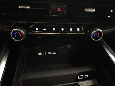 New 2025 Chevrolet Suburban Premier image 23