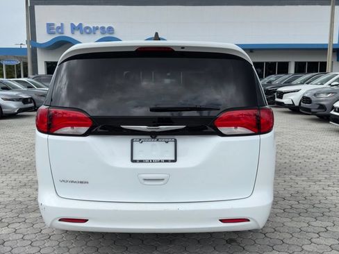 Used 2022 Chrysler Voyager LX FWD image 12