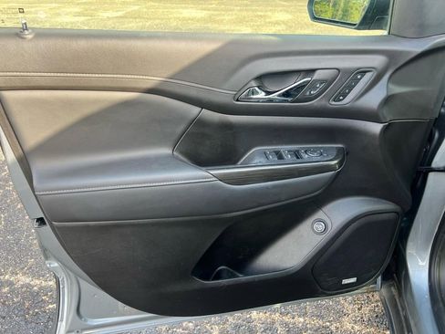 Used 2023 GMC Acadia SLT w/ Elevation Edition image 22