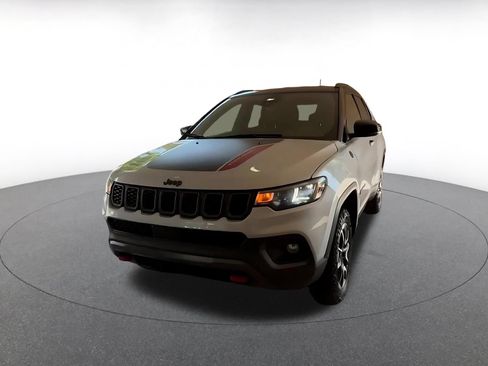 Used 2025 Jeep Compass Trailhawk AWD/4WD image 15