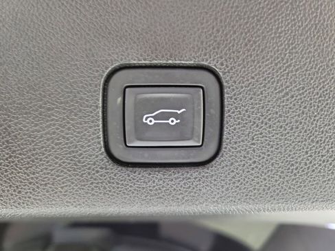 Certified 2023 Cadillac XT6 Premium Luxury image 9