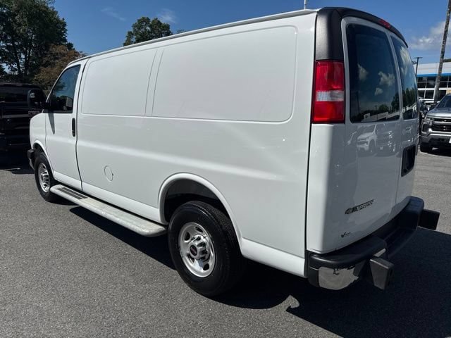 Used 2025 Chevrolet Express 2500 w/ Driver Convenience Package RWD image 7