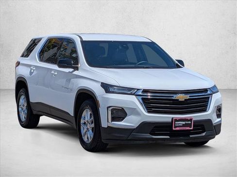 Used 2023 Chevrolet Traverse LS FWD image 3
