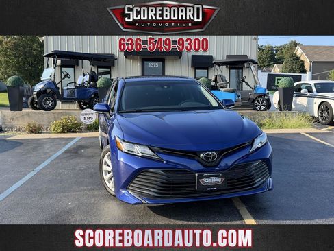 Used 2018 Toyota Camry LE w/ Convenience Package FWD image 1