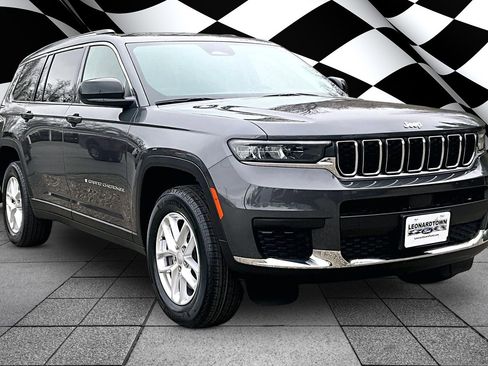 Used 2022 Jeep Grand Cherokee L Laredo w/ Luxury Tech Group I image 11