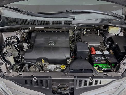 Used 2015 Toyota Sienna XLE image 34