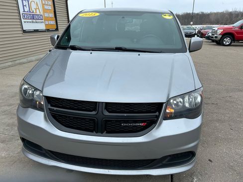 Used 2015 Dodge Grand Caravan SE image 2