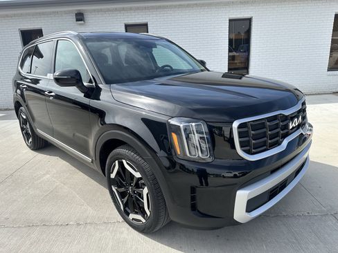 Used 2025 Kia Telluride S AWD/4WD image 18
