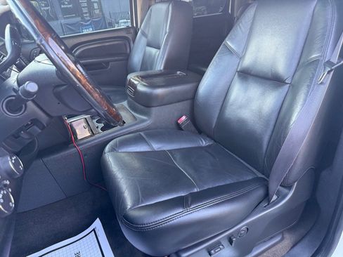 Used 2011 GMC Sierra 2500 Denali w/ Suspension Package, Off-Road AWD/4WD image 22