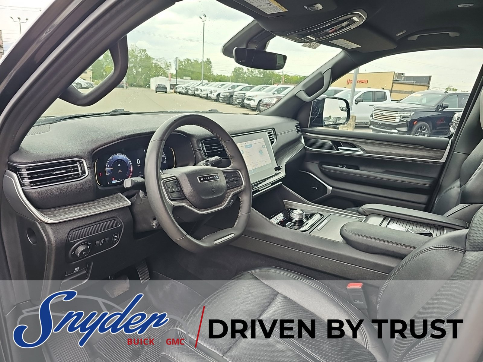 Used 2024 Jeep Wagoneer L Series II w/ Flexible Seating Group AWD/4WD image 11