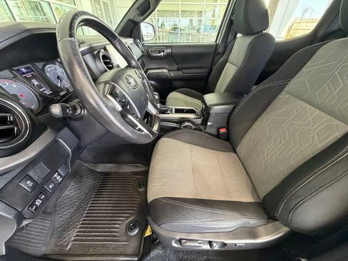 Certified 2023 Toyota Tacoma TRD Off-Road AWD/4WD image 21