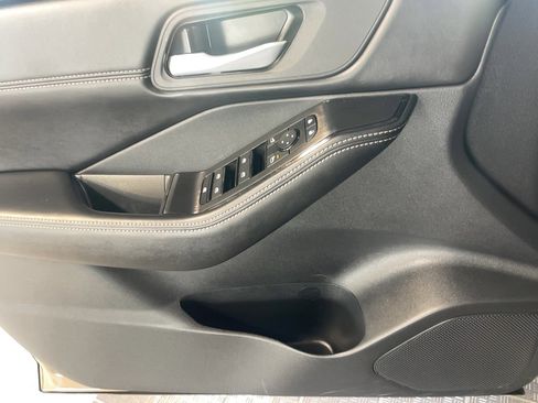 Used 2024 Nissan Rogue SV w/ SV Premium Package image 9