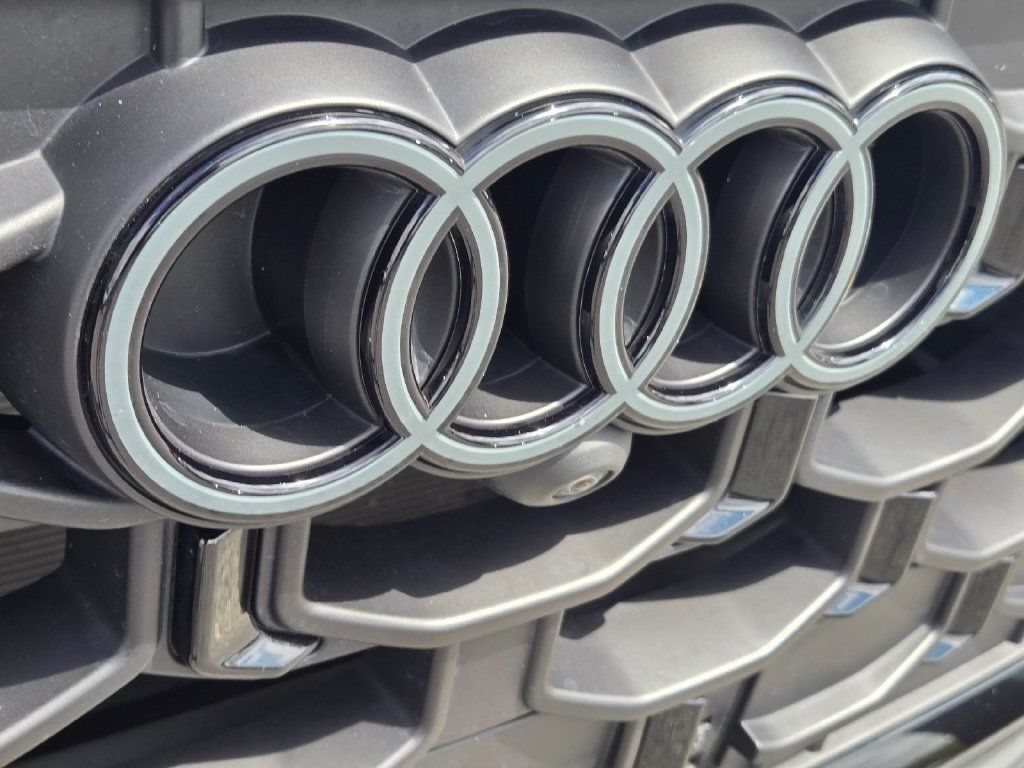 Used 2025 Audi Q8 Prestige AWD/4WD image 5