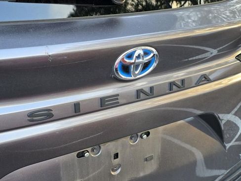 Used 2021 Toyota Sienna XLE w/ XLE Plus Package image 15