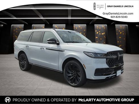 New 2026 Lincoln Navigator Reserve w/ Jet Appearance Package AWD/4WD image 1