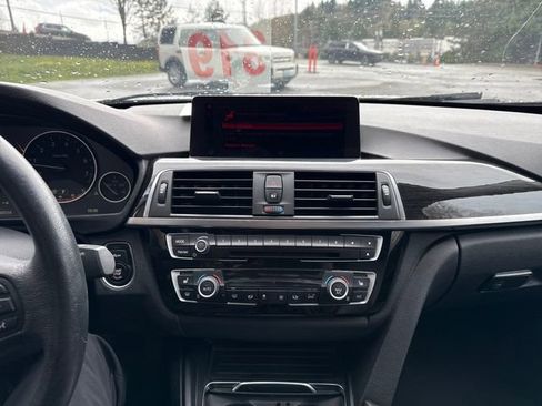Used 2018 BMW 320i xDrive Sedan w/ Premium Package image 20