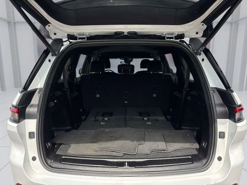 Used 2023 Jeep Grand Cherokee L Laredo image 17