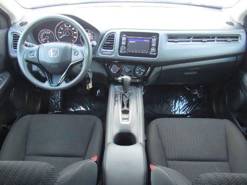 Used 2018 Honda HR-V LX image 3