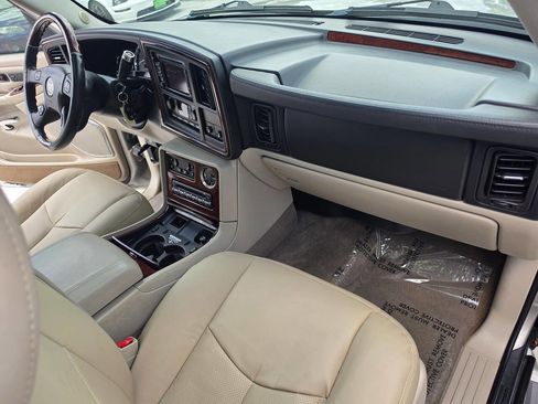 Used 2004 Cadillac Escalade ESV Platinum AWD/4WD image 38