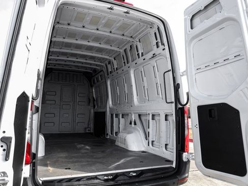 Used 2024 Mercedes-Benz Sprinter 2500 image 45