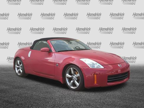 Used 2006 Nissan 350Z Grand Touring RWD image 2