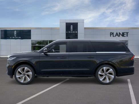 New 2026 Lincoln Navigator L Black Label AWD/4WD image 3