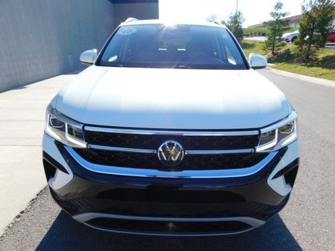 Used 2024 Volkswagen Taos SEL image 9
