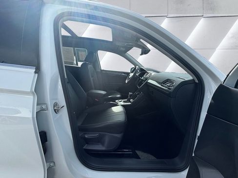 Used 2022 Volkswagen Tiguan SE image 13