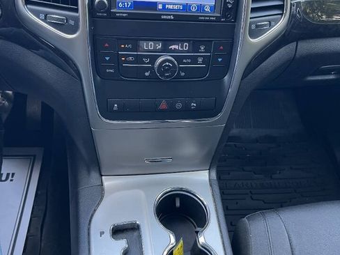 Used 2012 Jeep Grand Cherokee Laredo AWD/4WD image 26