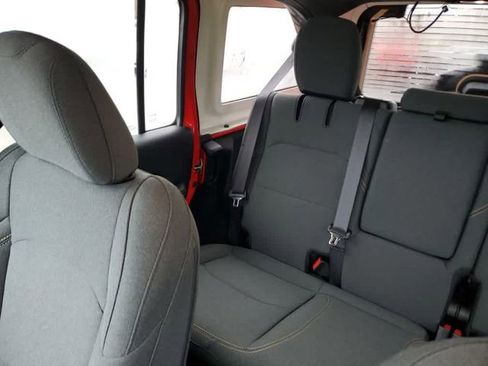 Used 2025 Jeep Wrangler Unlimited Sahara AWD/4WD image 14