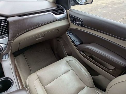 Used 2019 Chevrolet Suburban LT RWD image 19