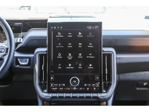 Used 2025 GMC Yukon XL Denali AWD/4WD image 11