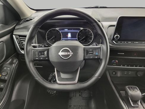 Used 2025 Nissan Rogue SV image 6