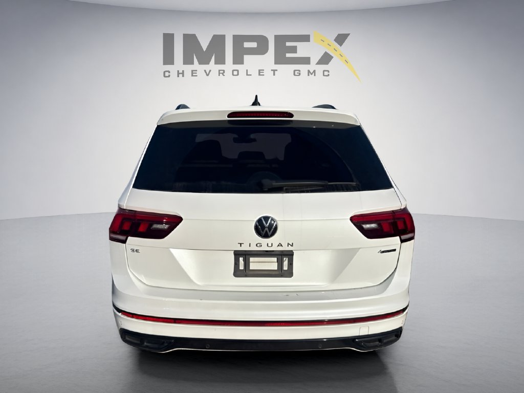 Used 2024 Volkswagen Tiguan SE R-Line AWD/4WD image 4