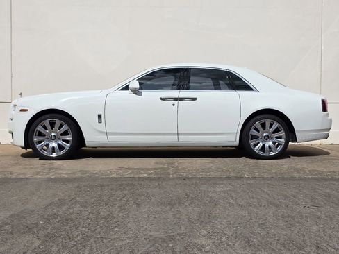 Used 2016 Rolls-Royce Ghost image 2
