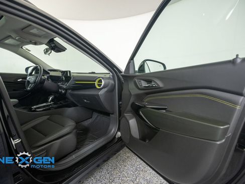 Used 2024 Chevrolet Trax ACTIV w/ Sunroof Package FWD image 37