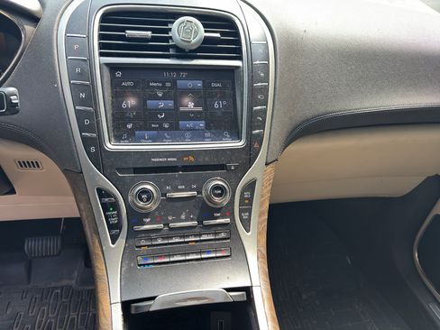 Used 2019 Lincoln Nautilus Reserve AWD/4WD image 2