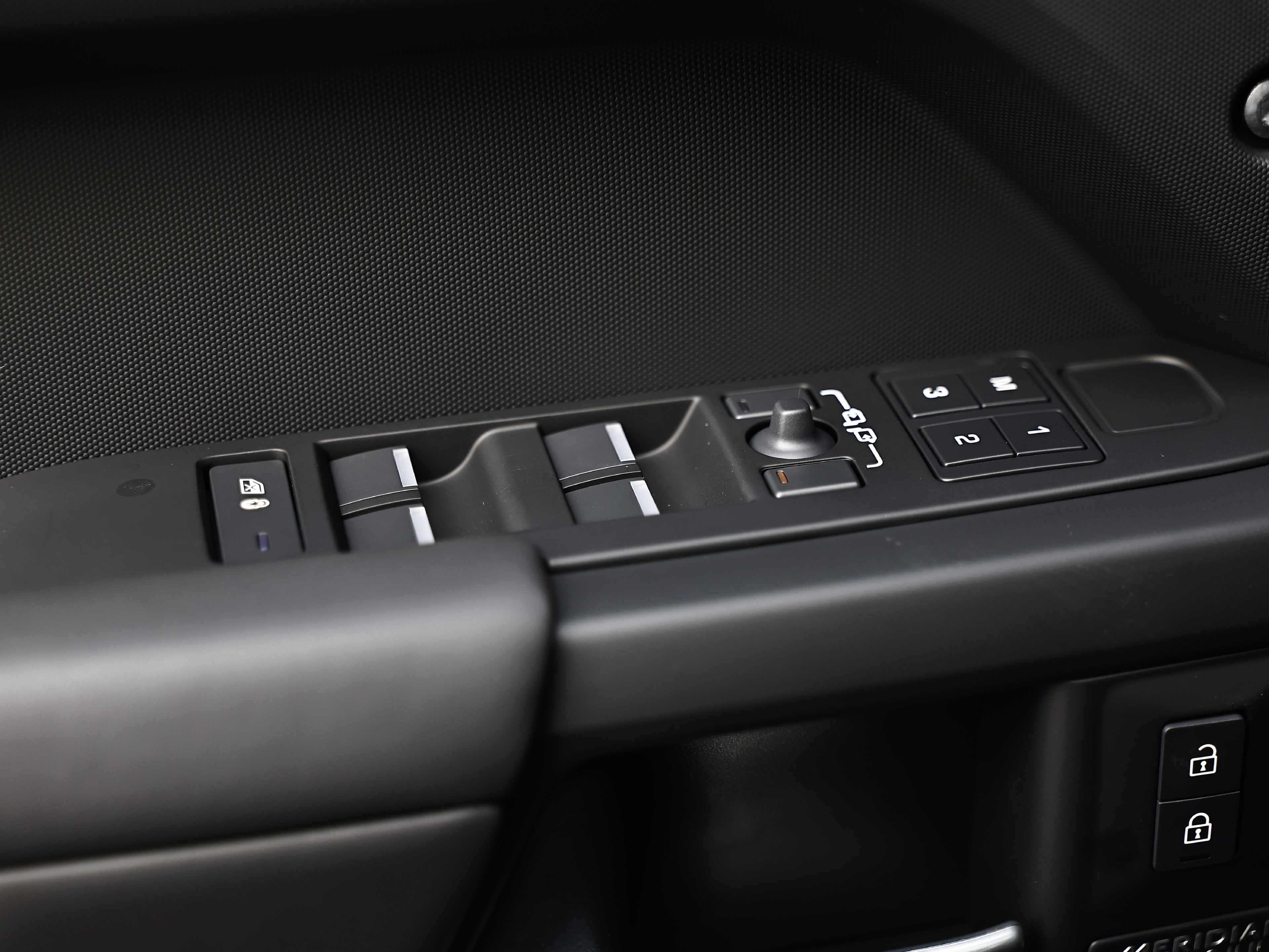 New 2026 Land Rover Defender 110 X-Dynamic SE AWD/4WD image 18