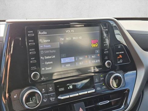 Used 2021 Toyota Highlander XLE FWD image 14