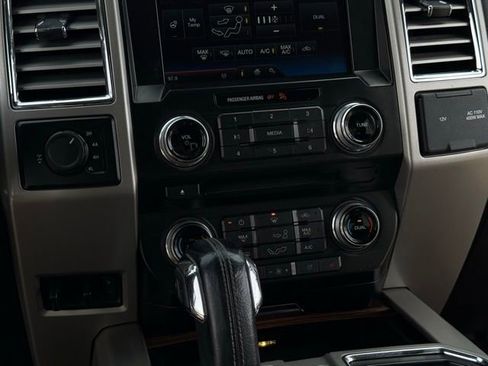 Used 2015 Ford F150 Lariat w/ Equipment Group 502A Luxury AWD/4WD image 23