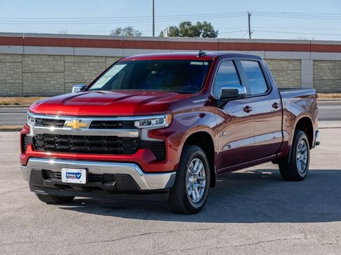 Used 2024 Chevrolet Silverado 1500 LT image 3