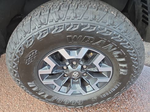 Certified 2023 Toyota Tacoma TRD Off-Road image 9