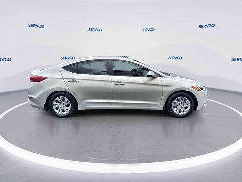 Used 2017 Hyundai Elantra SE FWD image 9