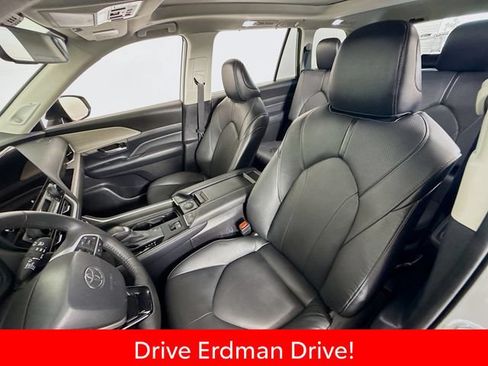 Certified 2024 Toyota Grand Highlander AWD image 5